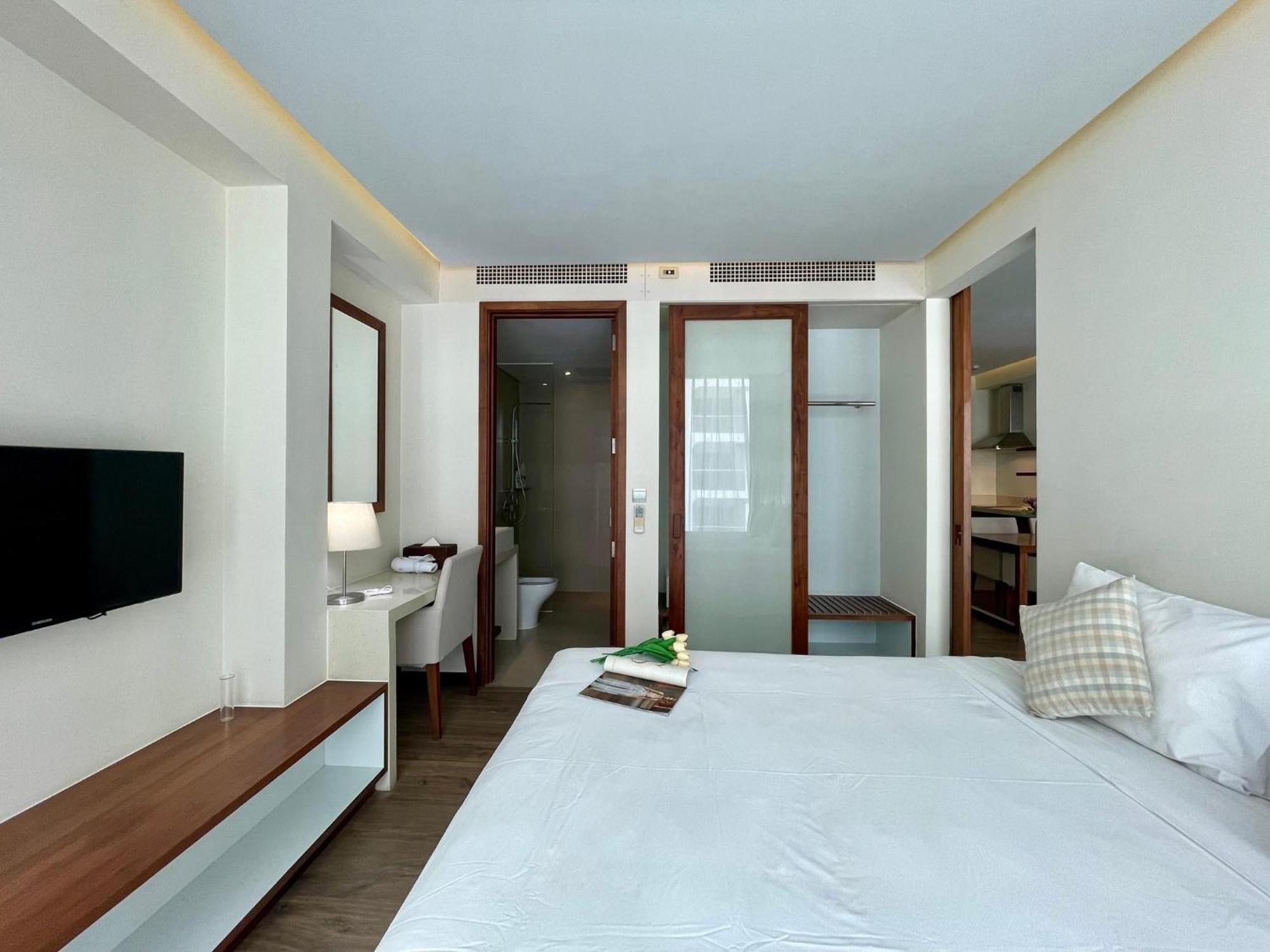 Romantic With Seaview - Beachfont Apartment *