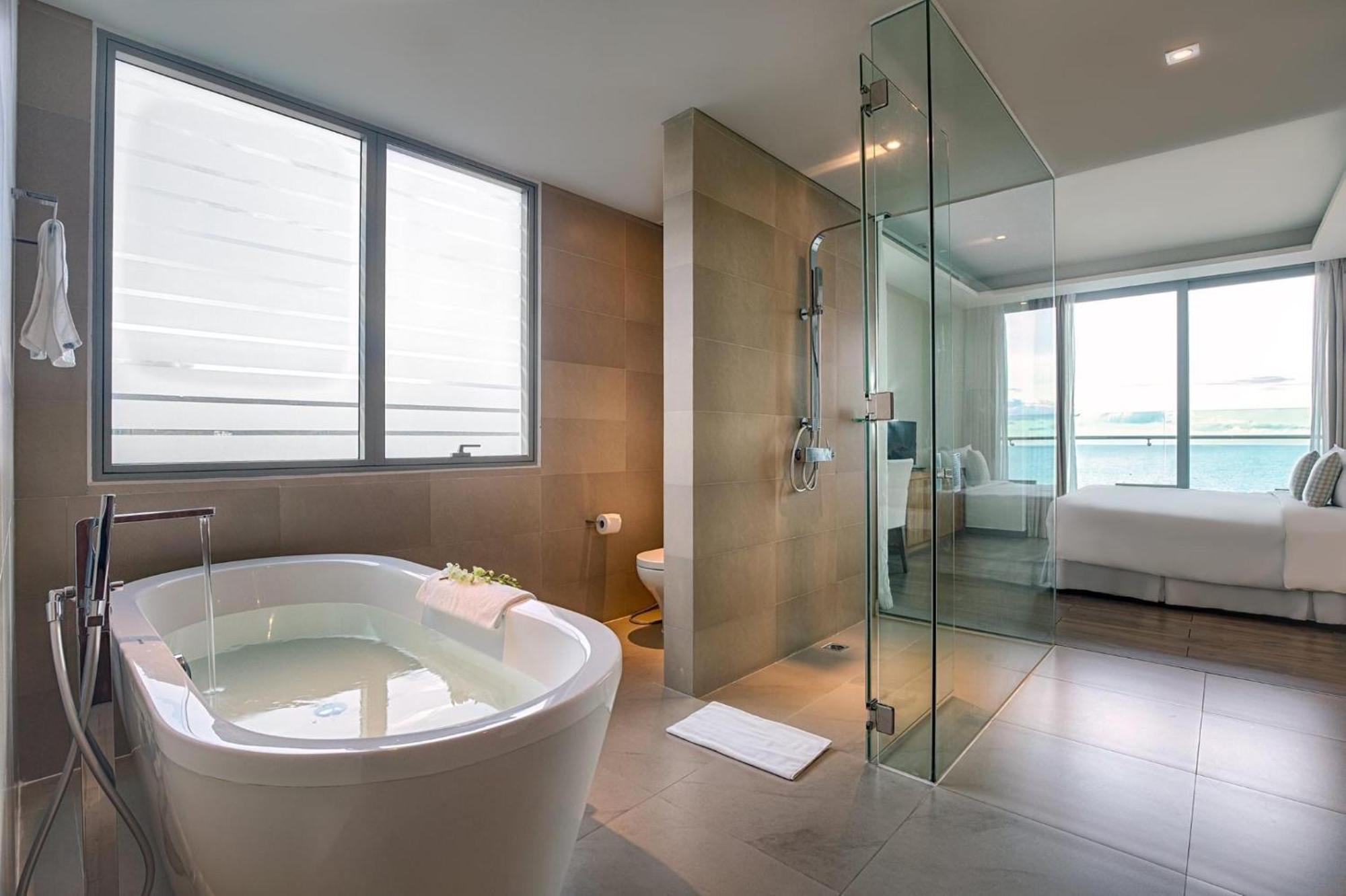 Romantic With Seaview - Beachfont Apartment *