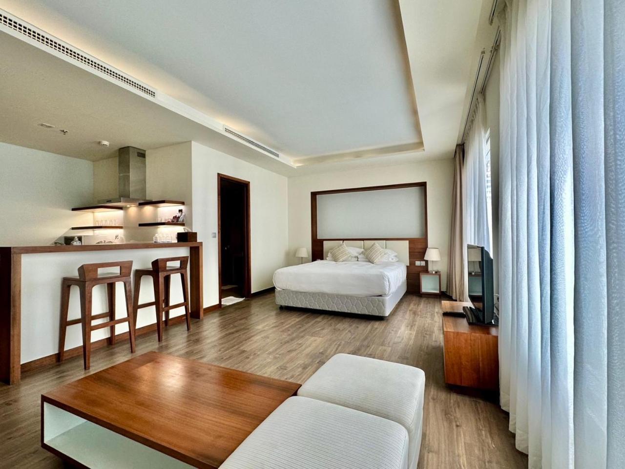 Romantic With Seaview - Beachfont Apartment